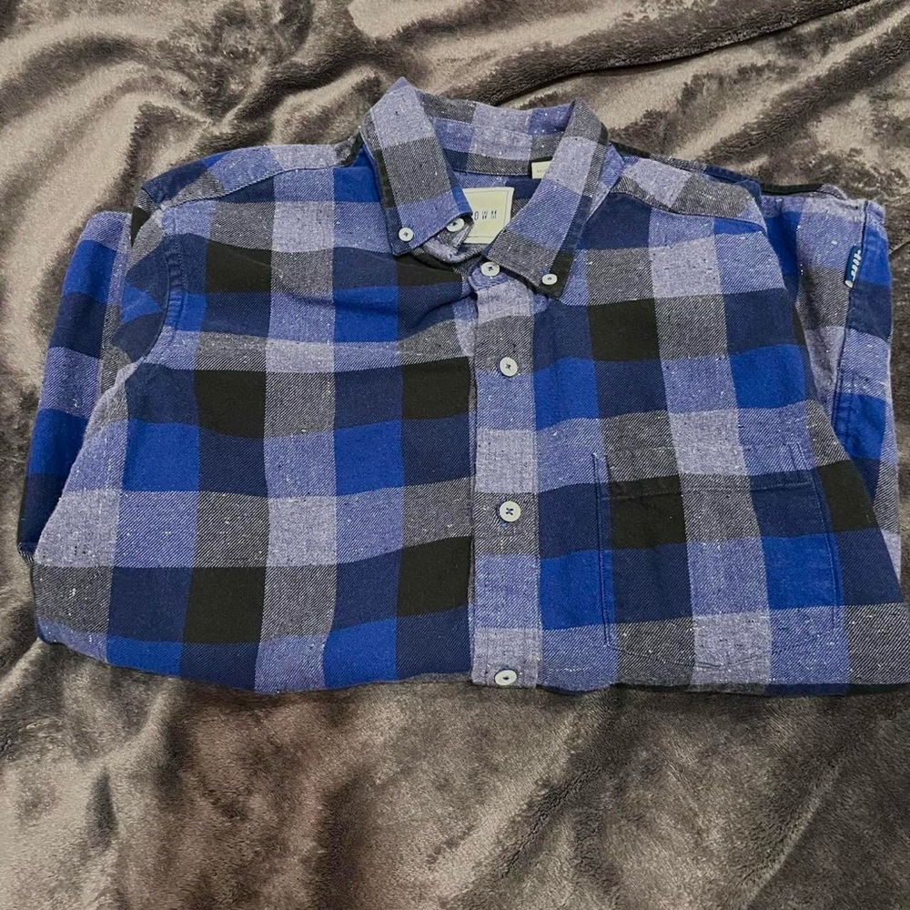 blue and black plaid flannel button-up shirt
